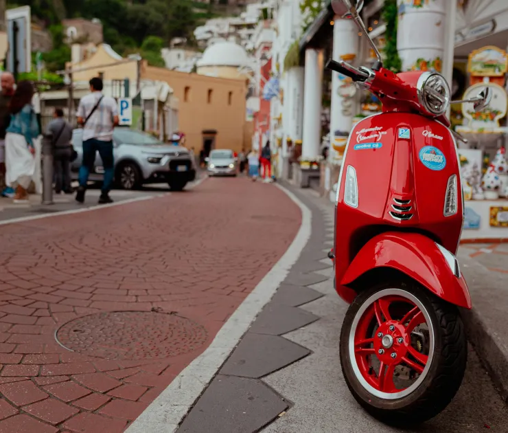 De Vespa por Positano