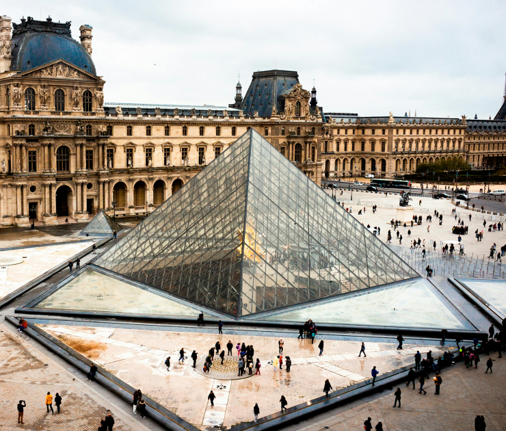 Louvre e vinhos